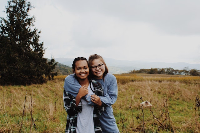 7 Signs of codependency in friendships that affect a loving relationship